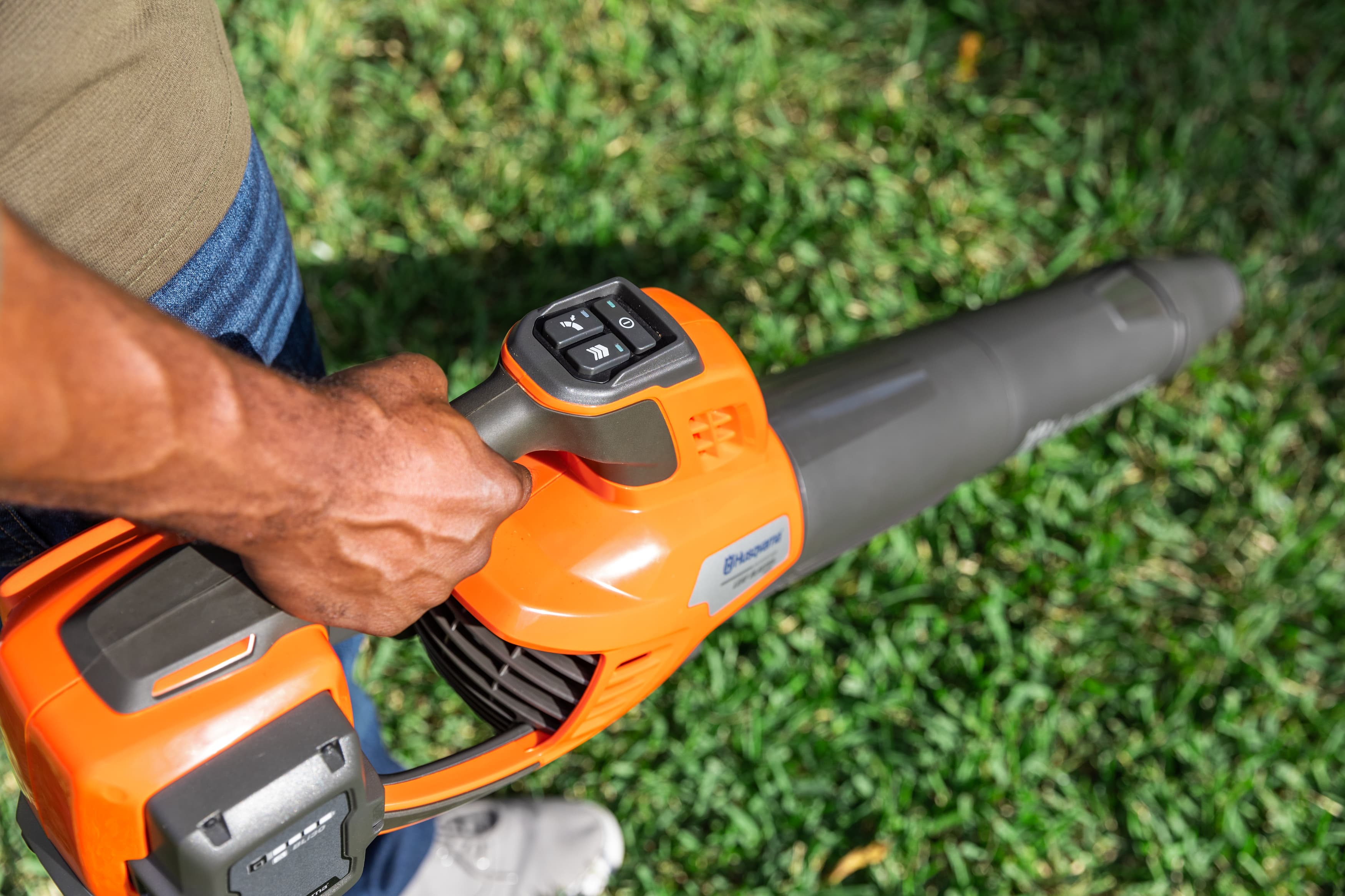 Leaf Blaster 350iB with battery and charger image 3